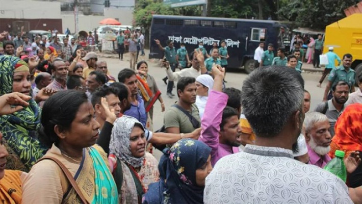 পুলিশি বাধায় বেসরকারি প্রাথমিক বিদ্যালয়ের শিক্ষকদের অবস্থান কর্মসূচি পণ্ড