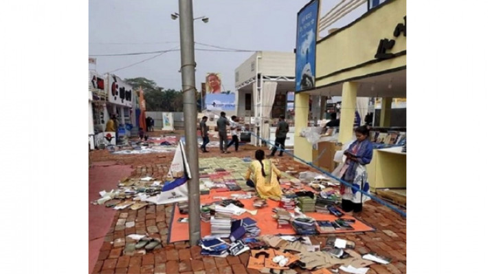 বৃষ্টিতে বইমেলার স্টলের অবস্থা