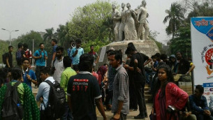 ডাকসু: পুনঃনির্বাচন দাবিতে ক্যাম্পাসে আন্দোলনকারীরা