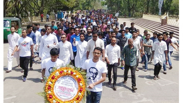 স্বাধীনতা দিবসে চবি শাখা ছাত্রলীগ নেতৃবৃন্দের একাংশ।