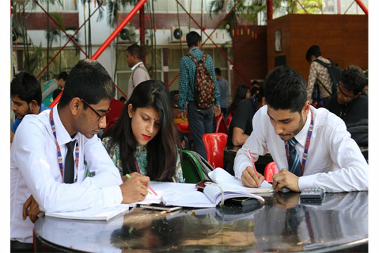 বৃত্তি নিয়ে আইইউবিএটিতে পড়ার সুযোগ