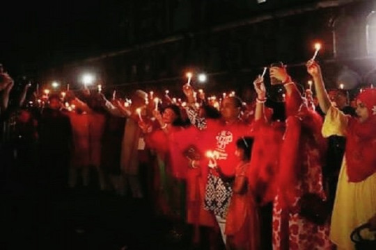 ফেনীতে নুসরাত হত্যার প্রতিবাদে মোমবাতি প্রজ্বলন