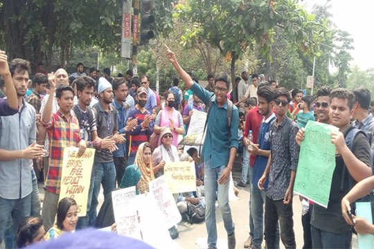 ঢাবি ভিসির লিখিত আশ্বাস চান সাত কলেজের শিক্ষার্থীরা