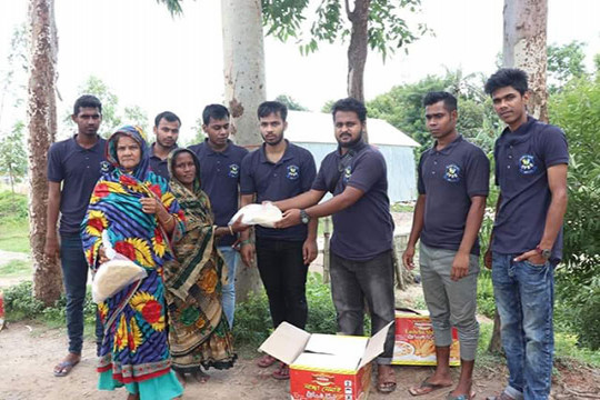 ঈদের আনন্দ ছড়িয়ে দিতে অসহায়দের পাশে সিপিবিএস 