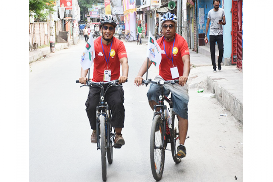 সাইক্লিস্ট শেখ শরিফুল ইসলাম হিরণ ও গাজী বাহারুল ইসলাম