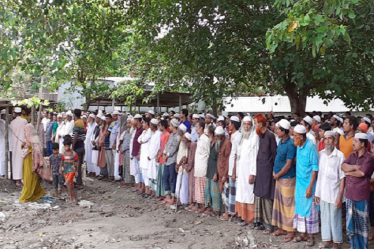 সেই মিনুর জানাজায় মানুষের ঢল