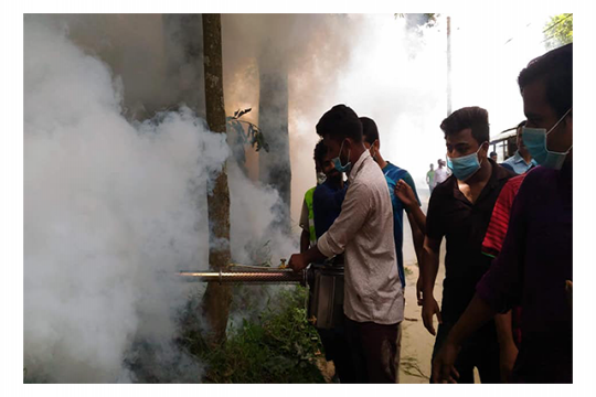 ডেঙ্গু থেকে বাঁচতে কুবি ছাত্রলীগের মশা নিধন অভিযান