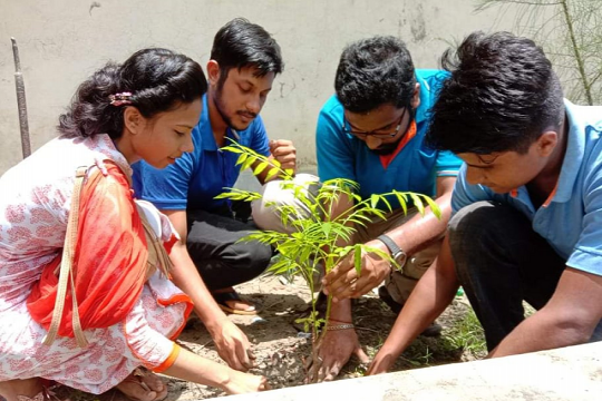 নোয়াখালীতে নবযাত্রার ফুল ও ফলজ বৃক্ষ রোপণ