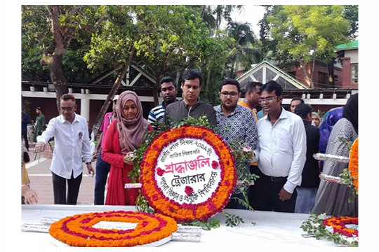 বঙ্গবন্ধুর সমাধিতে পাবিপ্রবি ট্রেজারারের পুষ্পস্তবক অর্পণ 