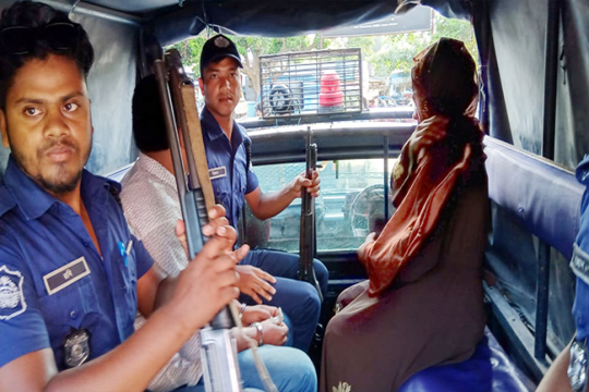 হোটেল থেকে প্রেমিক যুগল আটক, থানায় বিয়ে