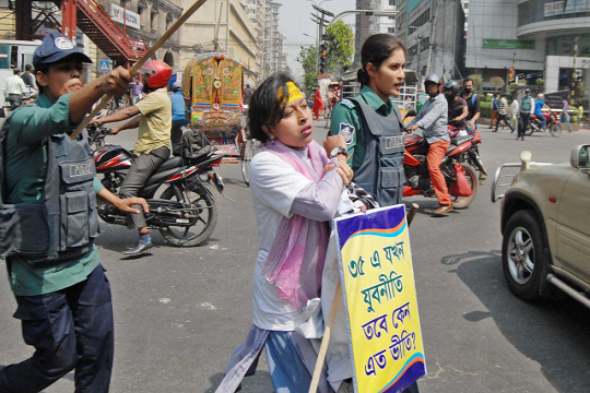 ৩৫ চাই আন্দোলনে পুলিশের লাঠিচার্জ, গ্রেফতার ৭