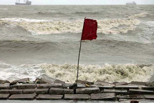 মোংলায় ১০ নম্বর মহাবিপদ সংকেত