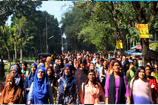 বিদেশি ছাত্রীর মৃত্যু: বাকৃবি শিক্ষার্থীদের লংমার্চ (ভিডিও)