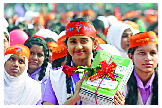 নতুন বই পৌঁঁছে গেছে সব উপজেলায়, অপেক্ষা স্কুলে