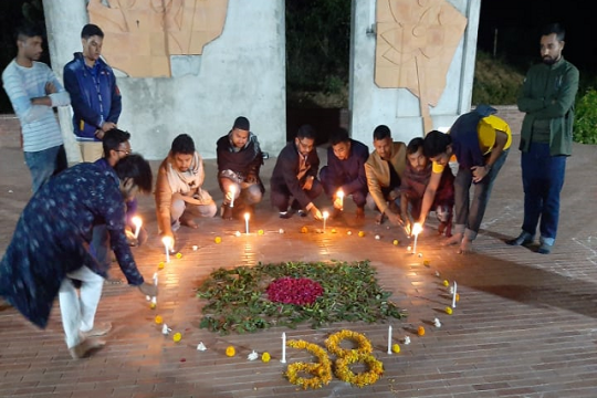 কুবিতে শহীদ বুদ্ধিজীবীদের স্মরণে জাগ্রত চৌরঙ্গীর মোমবাতি প্রজ্জ্বলন