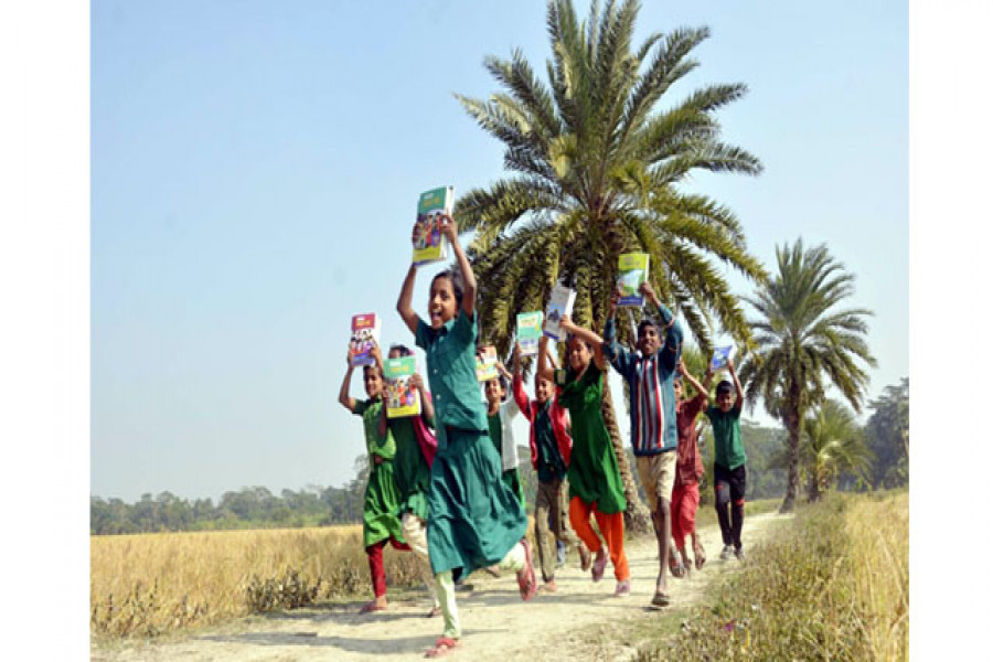 আজ নতুন বই নিয়ে বাড়ি ফিরবে শিক্ষার্থীরা