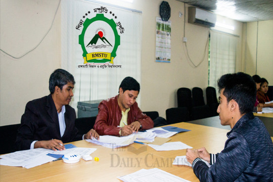 রাবিপ্রবিতে স্নাতক ভর্তি পরীক্ষার্থীদের সাক্ষাৎকার