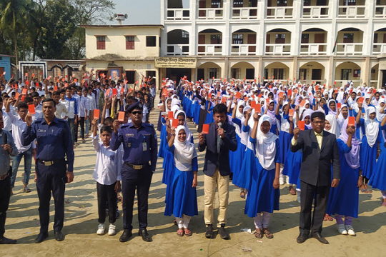 মাদক, ধর্ষণ ও দুর্নীতিকে লাল কার্ড দেখাল শিক্ষার্থীরা