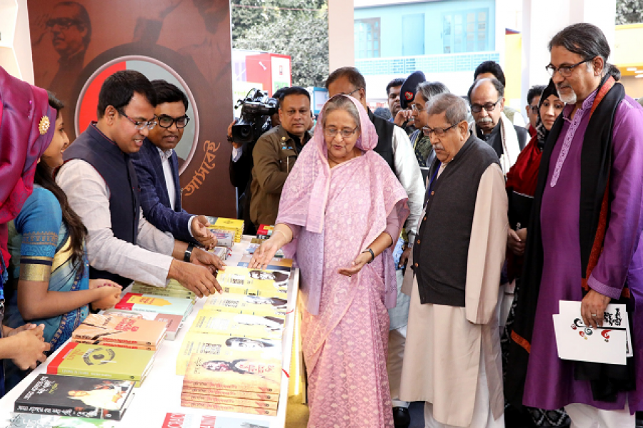 উদ্বোধনের পর প্রধানমন্ত্রী মেলার স্টল পরিদর্শন করেন