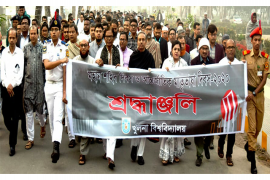 কেউ এখন ভাষা কেড়ে নিচ্ছে না, আমরাই বিলীন করছি: উপাচার্য