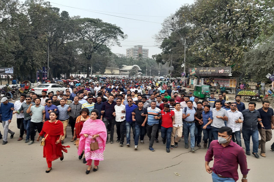 খালেদা জিয়ার মুক্তির দাবিতে ঢাবিতে ছাত্রদলের বিক্ষোভ