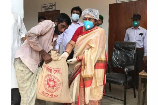 কুমিল্লায় ৩০০ পরিবারকে ত্রাণ দিল গণস্বাস্থ্য কেন্দ্র