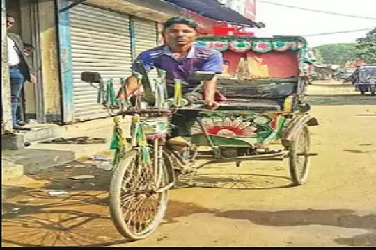 প্রধানমন্ত্রীর ত্রাণ তহবিলে ১০ হাজার টাকা দিলেন দুর্গাপুরের রিকশাচালক 