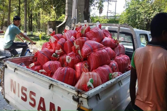 দ্বিতীয় দফায় গণতান্ত্রিক শিক্ষক পরিষদের ত্রাণ সামগ্রী বিতরণ 