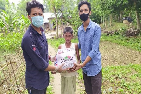 অসহায়দের মুখে হাসি ফুটালো ‘এক টাকায় আনন্দ’