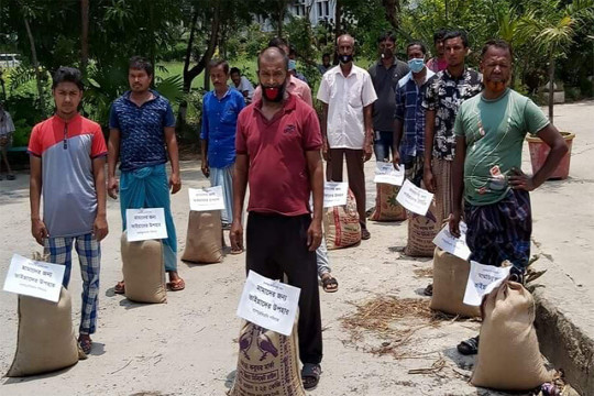 বিশ্ববিদ্যালয় কেন্দ্রিক ক্ষুদ্র ব্যবসায়ীদের পাশে বশেমুরবিপ্রবি শিক্ষার্থীরা