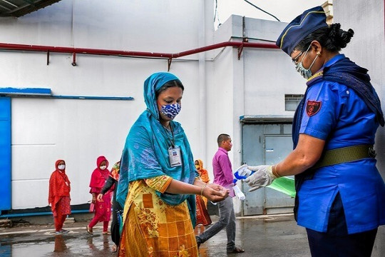 করোনা থেকে শ্রমিকদের সুরক্ষায় মডেল গ্রুপের নানা পদক্ষেপ