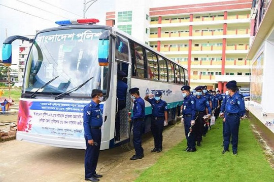 প্লাজমা দিতে কুমিল্লার ৫৬ জন পুলিশ সদস্য ঢাকায় 