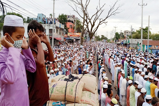 ব্রাহ্মণবাড়িয়ায় এবার বড় হুজুরের জানাজায় ঢল