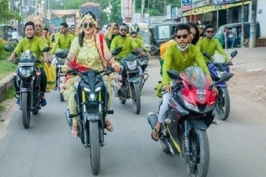 ড্যাফোডিল ছাত্রীর বাইকে করে গায়ে হলুদের ভিডিও ভাইরাল