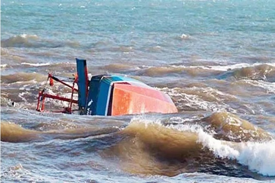 নেত্রকোনায় নদীতে ট্রলারডুবি, ১০ জনের লাশ উদ্ধার