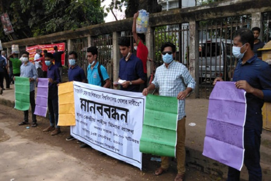 বিশ্ববিদ্যালয় খুলে দেওয়াসহ ৮ দাবিতে আন্দোলনে শিক্ষার্থীরা