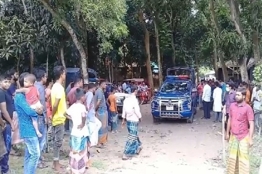 বউ পেটাতে বাধা দেওয়ায় তিনজনকে কুপিয়ে হত্যা করলেন তিনি!