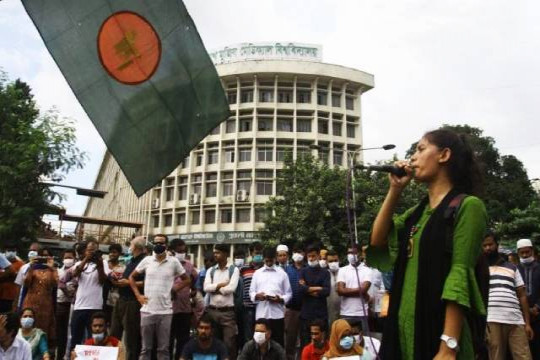 ধর্ষণবিরোধী বিক্ষোভে উত্তাল শাহবাগ, স্বরাষ্ট্রমন্ত্রীর পদত্যাগ দাবি