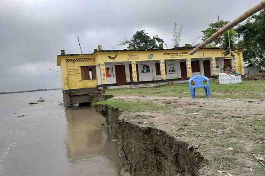 বন্যার ভাঙনে ১৩ স্কুল বিলীন, অনিশ্চয়তায় আড়াই হাজার শিক্ষার্থী