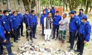 যোগদানের দ্বিতীয় দিনেই অভিযানে চারঘাট থানার ওসি জাহাঙ্গীর