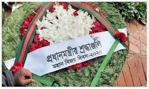 রাষ্ট্রপতি ও প্রধানমন্ত্রীর পক্ষে জাতীয় স্মৃতিসৌধে শ্রদ্ধা নিবেদন