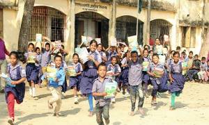 প্রাথমিক শিক্ষার্থীরা জামা-জুতা কেনার টাকা পাচ্ছে মার্চে