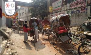 জবির ছাত্রী হলের সীমানায় রিকশা স্ট্যান্ড, অবাধে মাদক সেবন