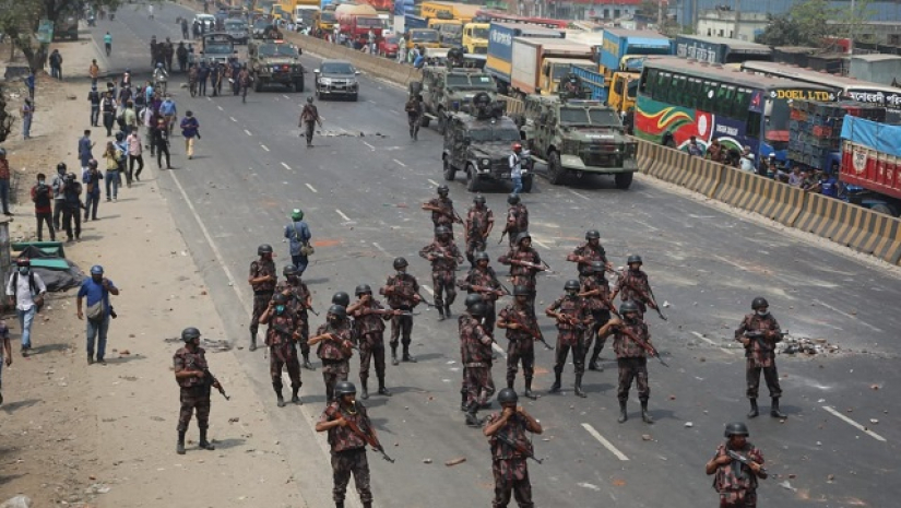 সড়কে বিজিবি’র অবস্থান