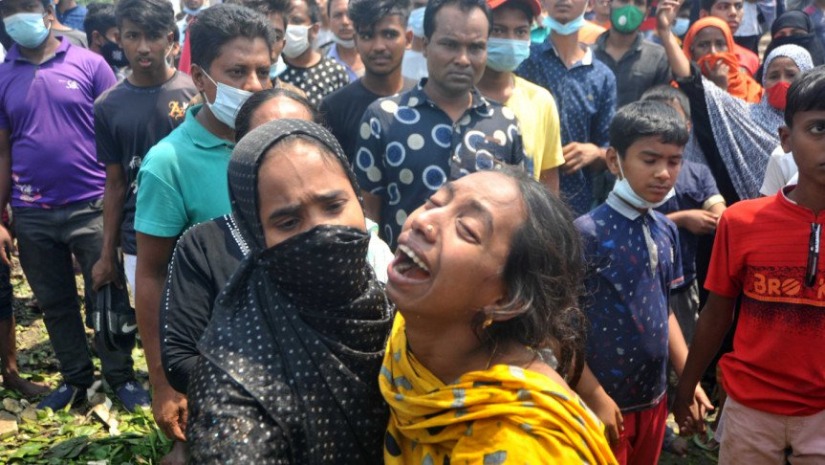 শীতলক্ষ্যায় লঞ্চডুবির ঘটনায় নিহতদের স্বজনদের আহাজারি