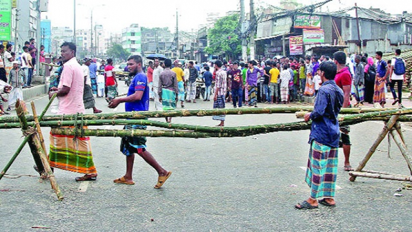 লকডাউনে মানুষেরন চলাচল