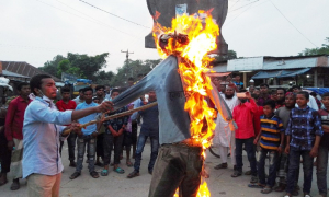 নীলফামারীতে নেতানিয়াহুর কুশপুত্তলিকা দাহ করল বাসদ