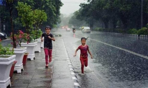 গরমে নাভিশ্বাস, বিকালের মধ্যে ঝড়-বৃষ্টির পূর্বাভাস