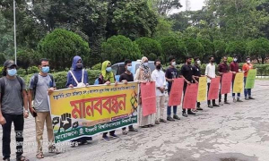 'সব চলে সব হয়, পরীক্ষা নিতে কিসের ভয়'—মানববন্ধনে ইবি শিক্ষার্থীরা