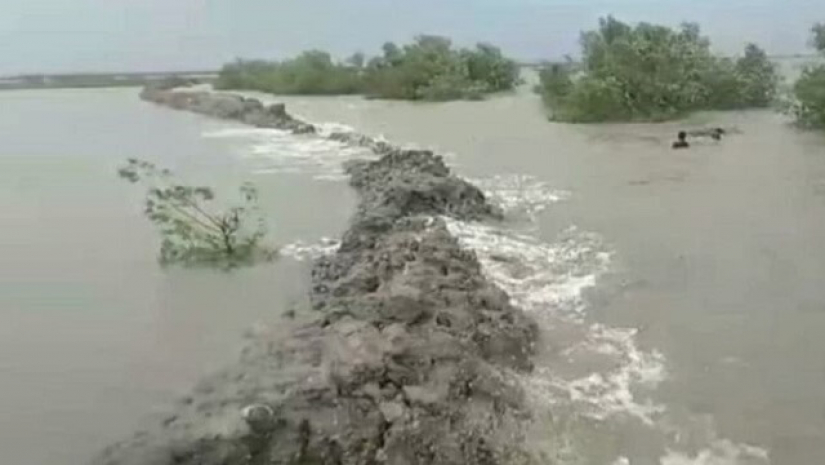 অতি প্রবল ঘূর্ণিঝড় ‘ইয়াস’ এর প্রভাবে সাতক্ষীরার নিম্নাঞ্চল প্লাবিত হয়েছে